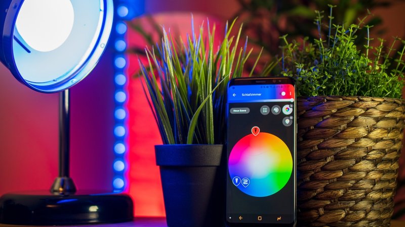 Zdjęcie: Philips Hue vs IKEA Tradfri w 2026: który system wybrać i dlaczego